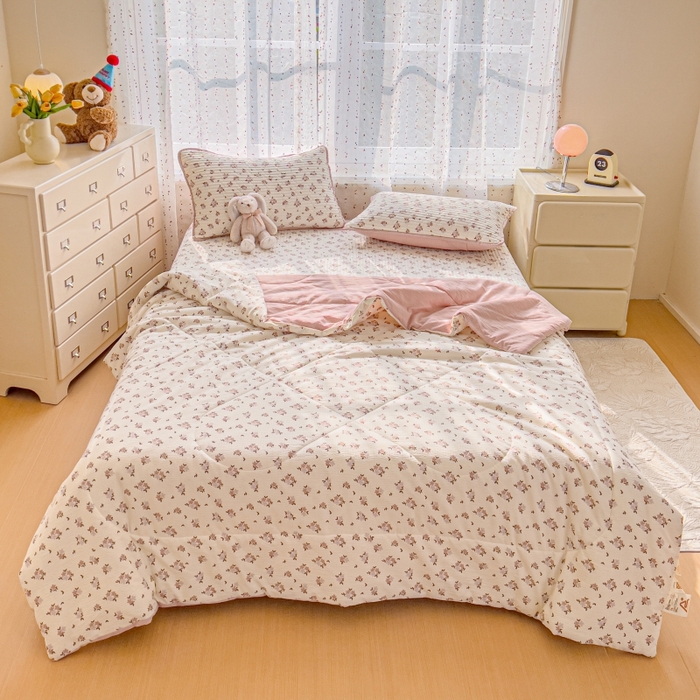 91家纺网 家纺一手货源 找家纺 贝扬思家纺 2026新款云感双层纱7A抗菌夏被四件套系列-栀夏系列 栀夏-苏瑾