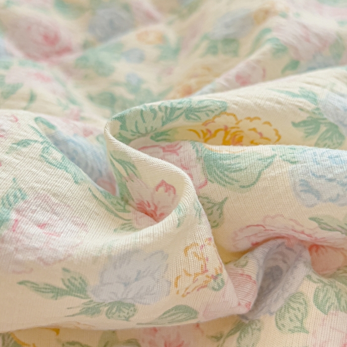 91家纺网 家纺一手货源 找家纺 贝扬思家纺 2026新款云感双层纱7A抗菌夏被四件套系列-栀夏系列 栀夏-童话花岛