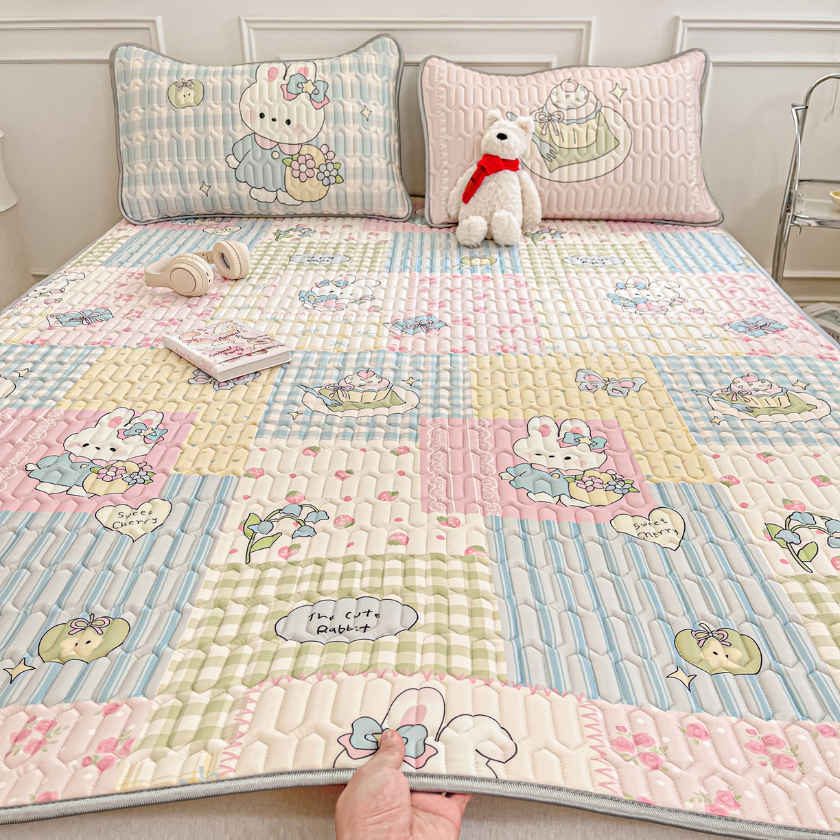 91家纺网 家纺一手货源 找家纺 摩妮卡 2026新款数码大版小清新乳胶凉席床席款三件套-场景一 童话小片段