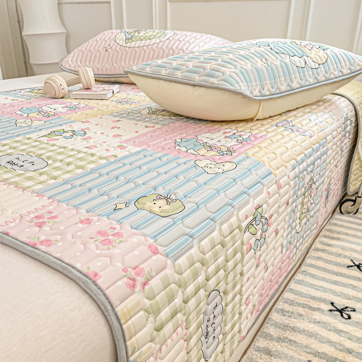 91家纺网 家纺一手货源 找家纺 摩妮卡 2026新款数码大版小清新乳胶凉席床席款三件套-场景一 童话小片段