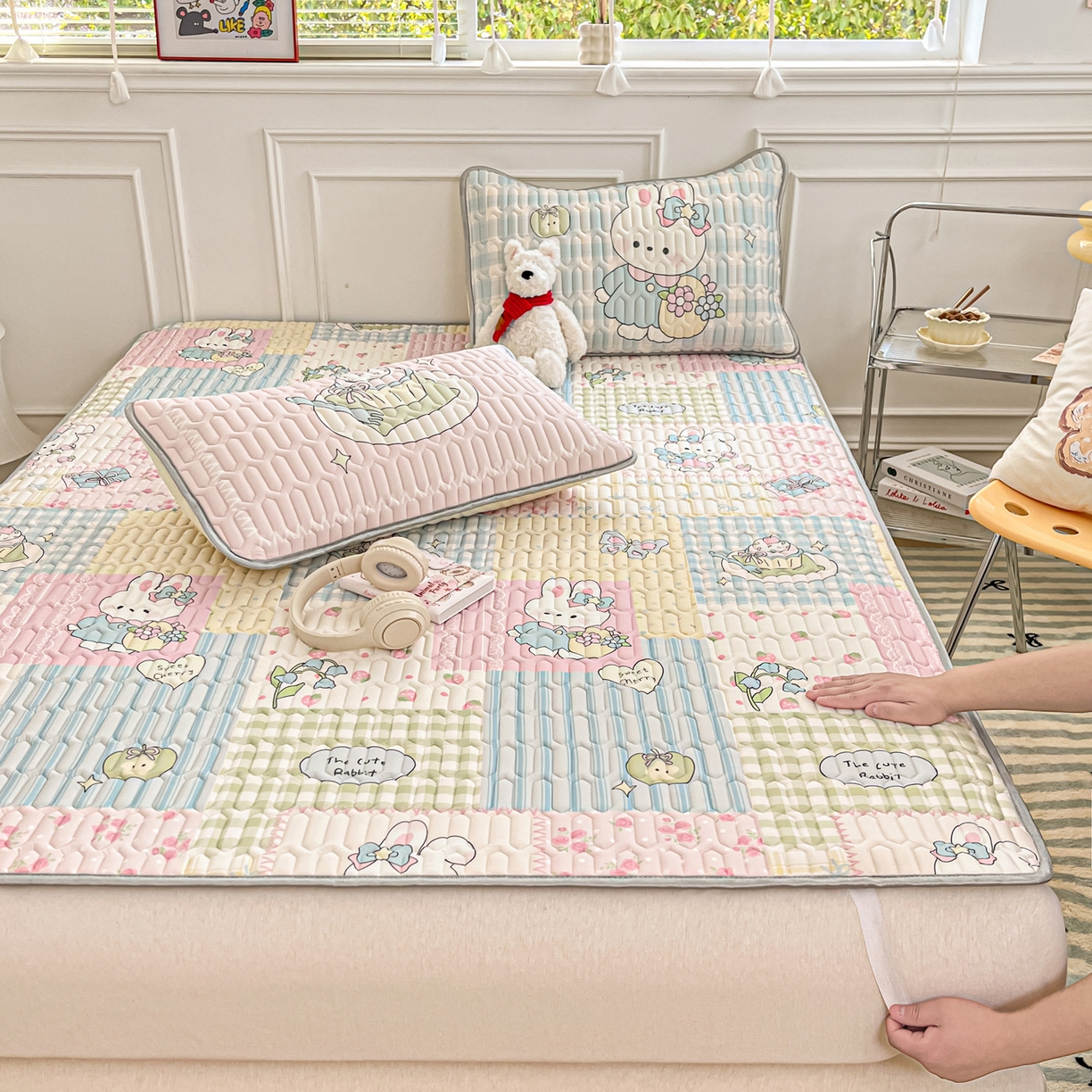 91家纺网 家纺一手货源 找家纺 摩妮卡 2026新款数码大版小清新乳胶凉席床席款三件套-场景一 童话小片段