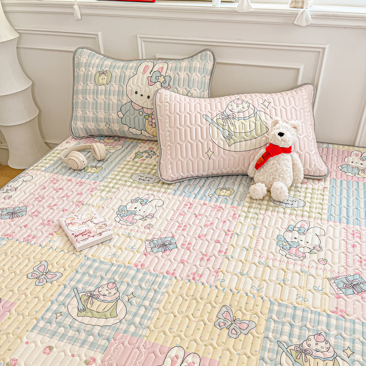 91家纺网 家纺一手货源 找家纺 摩妮卡 2026新款数码大版小清新乳胶凉席床席款三件套-场景一 童话小片段