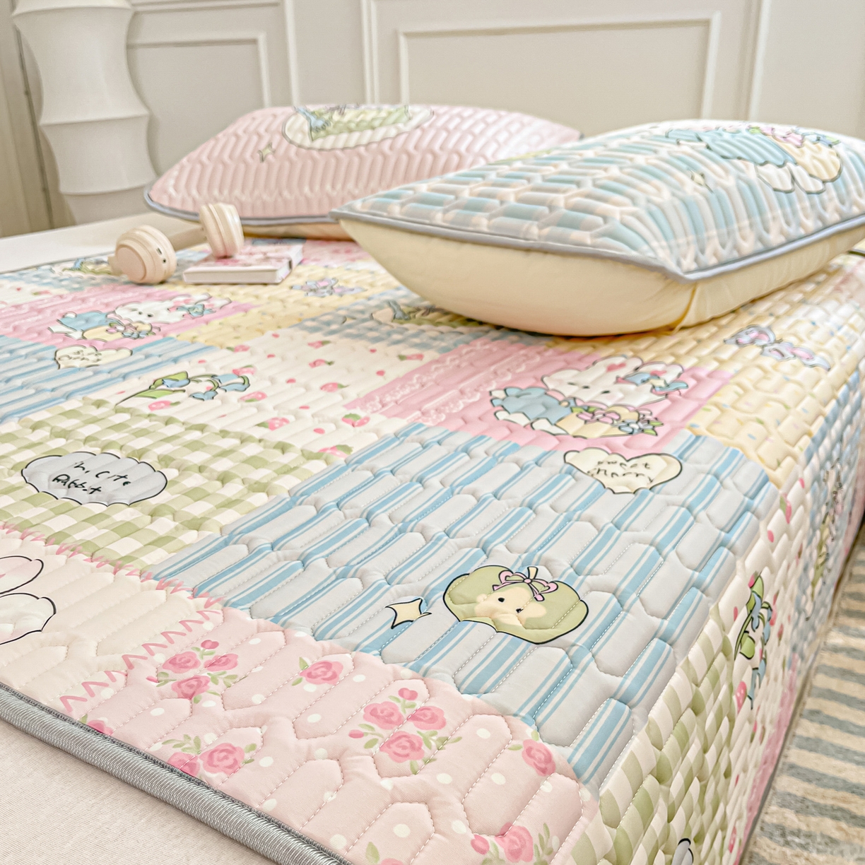 91家纺网 家纺一手货源 找家纺 摩妮卡 2026新款数码大版小清新乳胶凉席床席款三件套-场景一 童话小片段