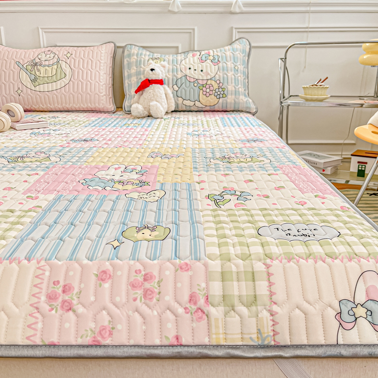 91家纺网 家纺一手货源 找家纺 摩妮卡 2026新款数码大版小清新乳胶凉席床席款三件套-场景一 童话小片段