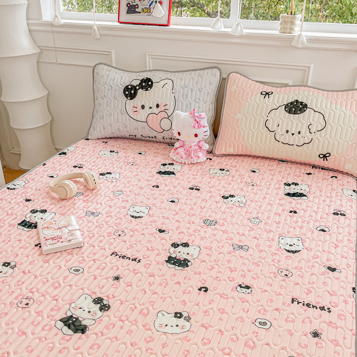 91家纺网 家纺一手货源 找家纺 摩妮卡 2026新款数码大版小清新乳胶凉席床席款三件套-场景一 温暖日常-粉