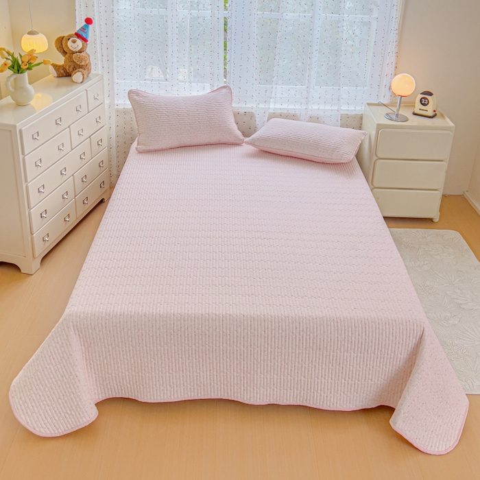 91家纺网 家纺一手货源 找家纺 贝扬思家纺 2026新款云感双层纱7A抗菌夏被四件套系列-栀夏系列 栀夏-樱桃奶球