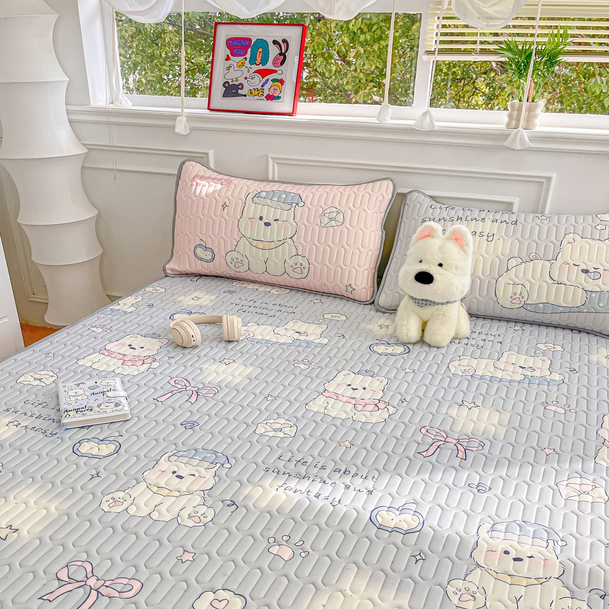 91家纺网 家纺一手货源 找家纺 摩妮卡 2026新款数码大版小清新乳胶凉席床席款三件套-场景一 小犬晨昏状态