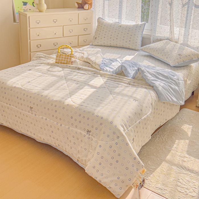 91家纺网 家纺一手货源 找家纺 贝扬思家纺 2026新款云感双层纱7A抗菌夏被四件套系列-栀夏系列 栀夏-摘星