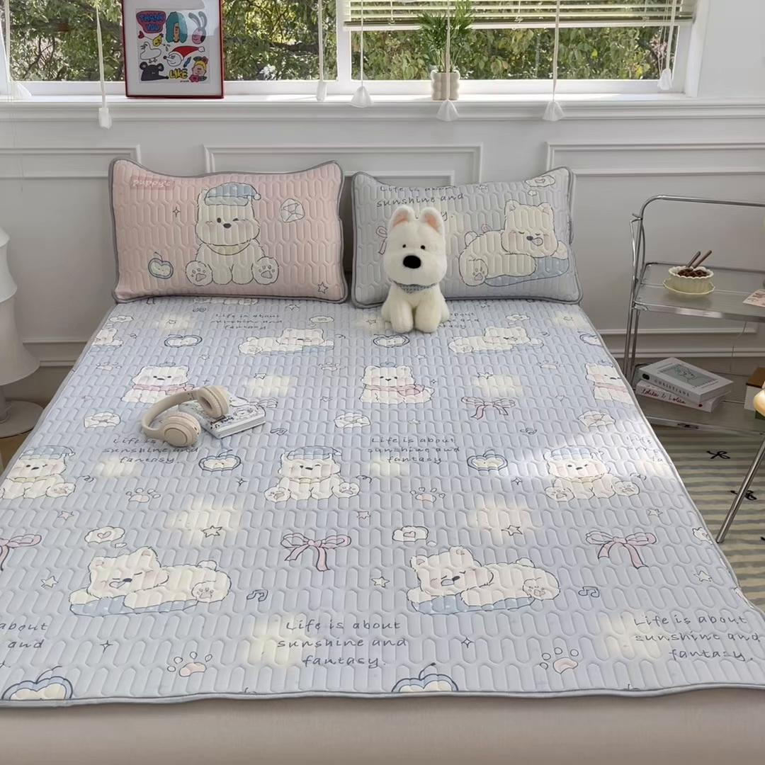 91家纺网 家纺一手货源 找家纺 摩妮卡 2026新款数码大版小清新乳胶凉席床席款三件套-场景一 小犬晨昏状态