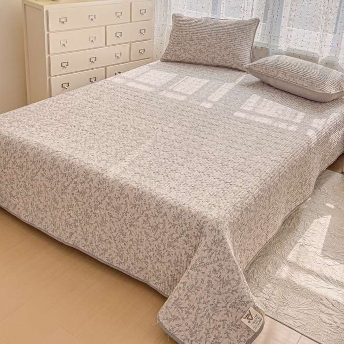 91家纺网 家纺一手货源 找家纺 贝扬思家纺 2026新款云感双层纱7A抗菌夏被四件套系列-栀夏系列 栀夏-竹歆花语