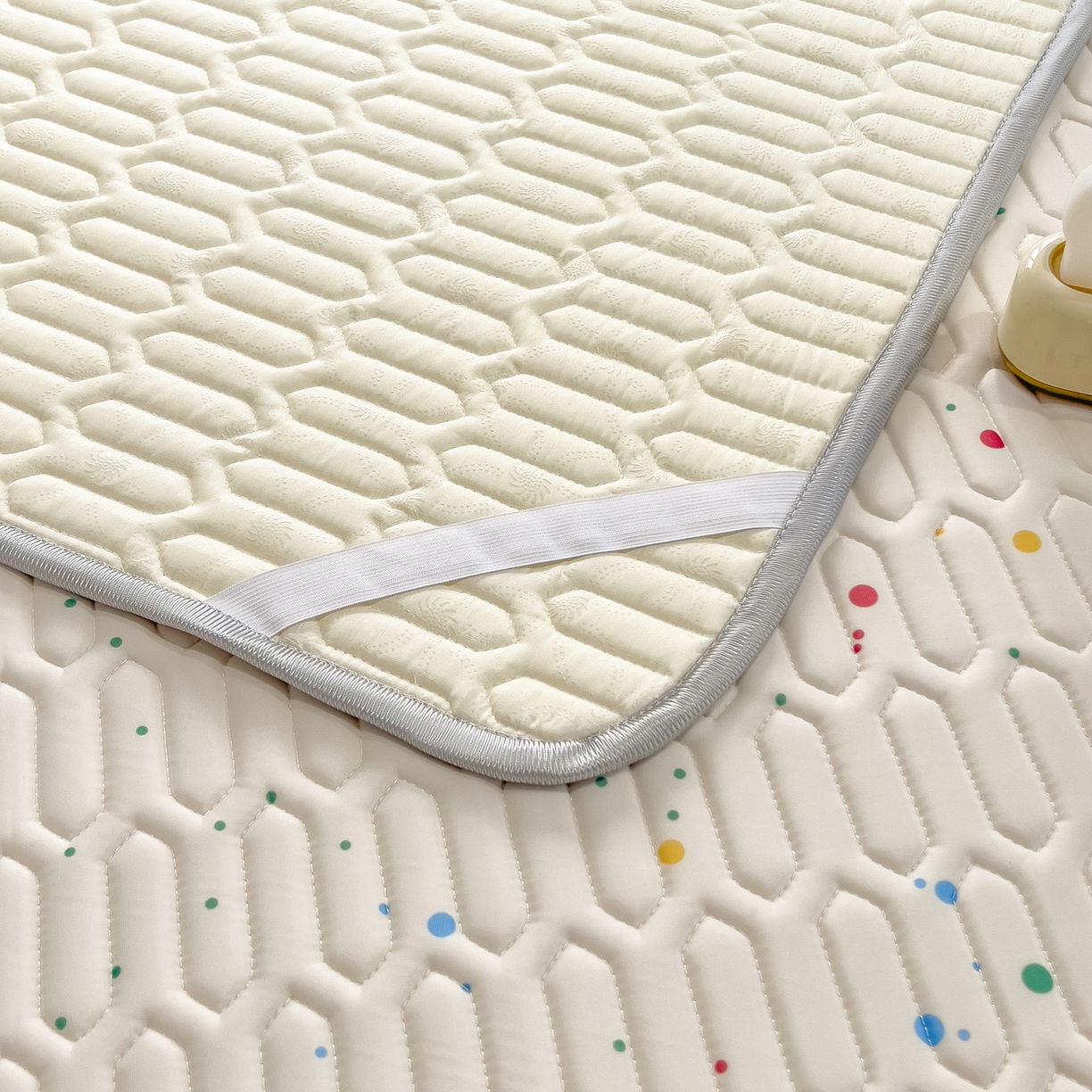 91家纺网 家纺一手货源 找家纺 摩妮卡 2026新款数码大版小清新乳胶凉席床席款三件套-场景一 小熊萌趣铺