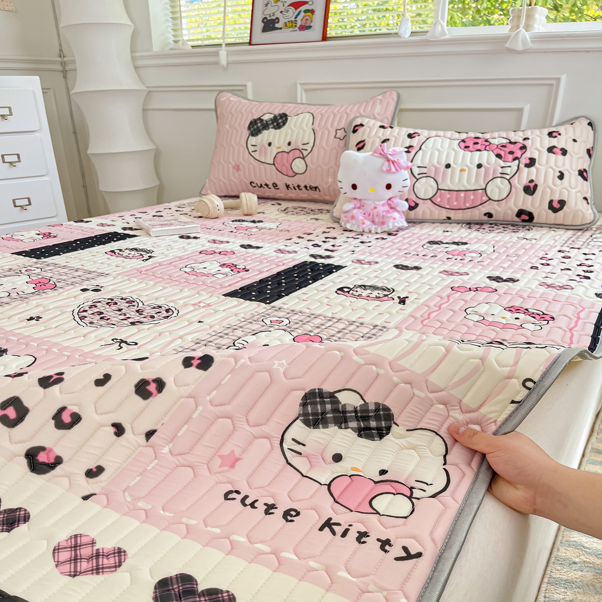 91家纺网 家纺一手货源 找家纺 摩妮卡 2026新款数码大版小清新乳胶凉席床席款三件套-场景一 心动收藏小屋