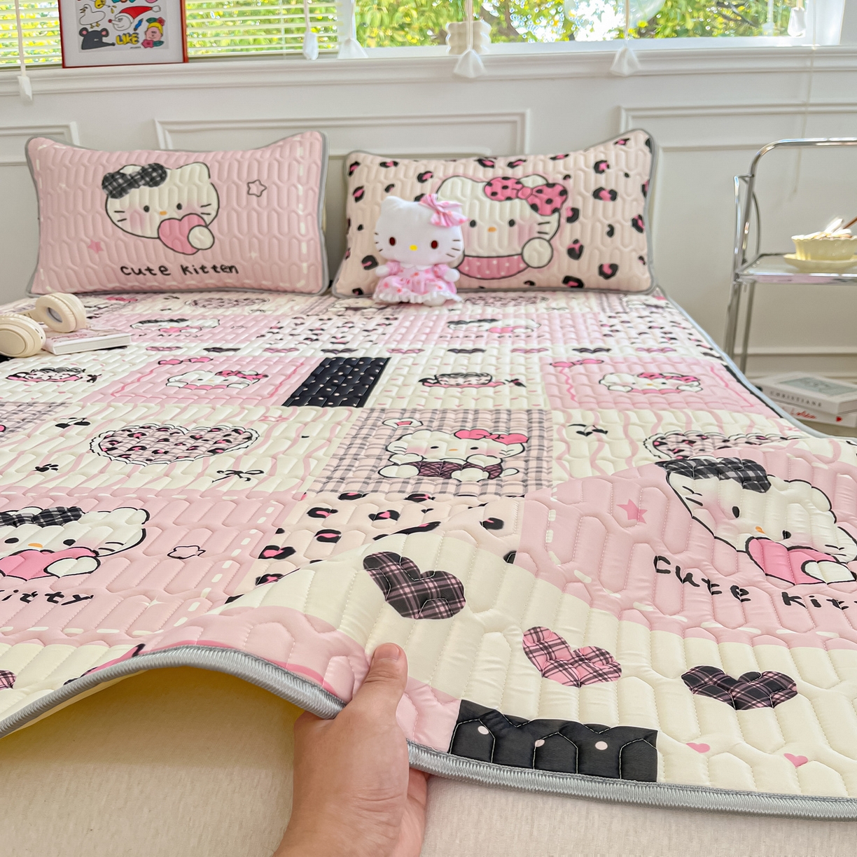 91家纺网 家纺一手货源 找家纺 摩妮卡 2026新款数码大版小清新乳胶凉席床席款三件套-场景一 心动收藏小屋