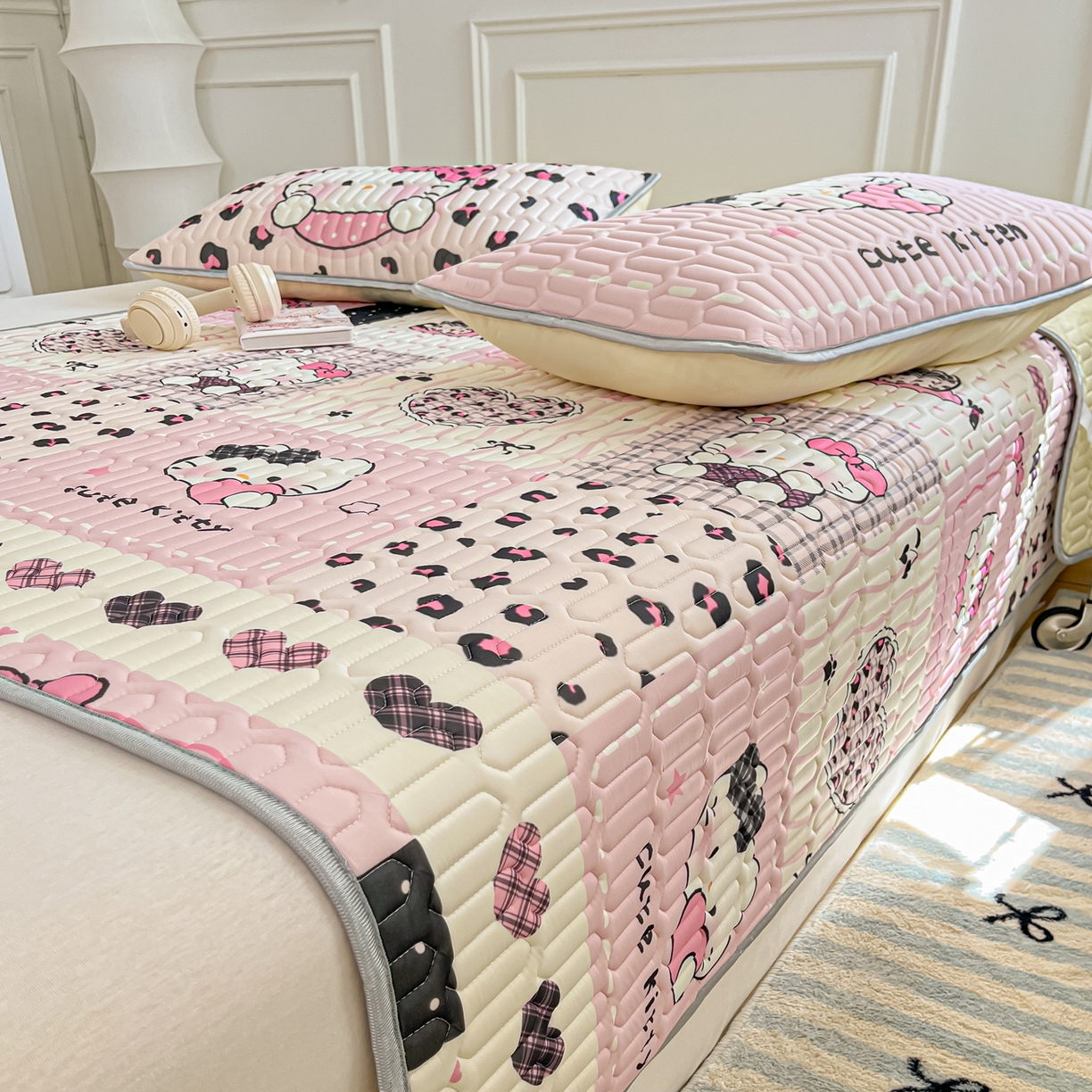 91家纺网 家纺一手货源 找家纺 摩妮卡 2026新款数码大版小清新乳胶凉席床席款三件套-场景一 心动收藏小屋