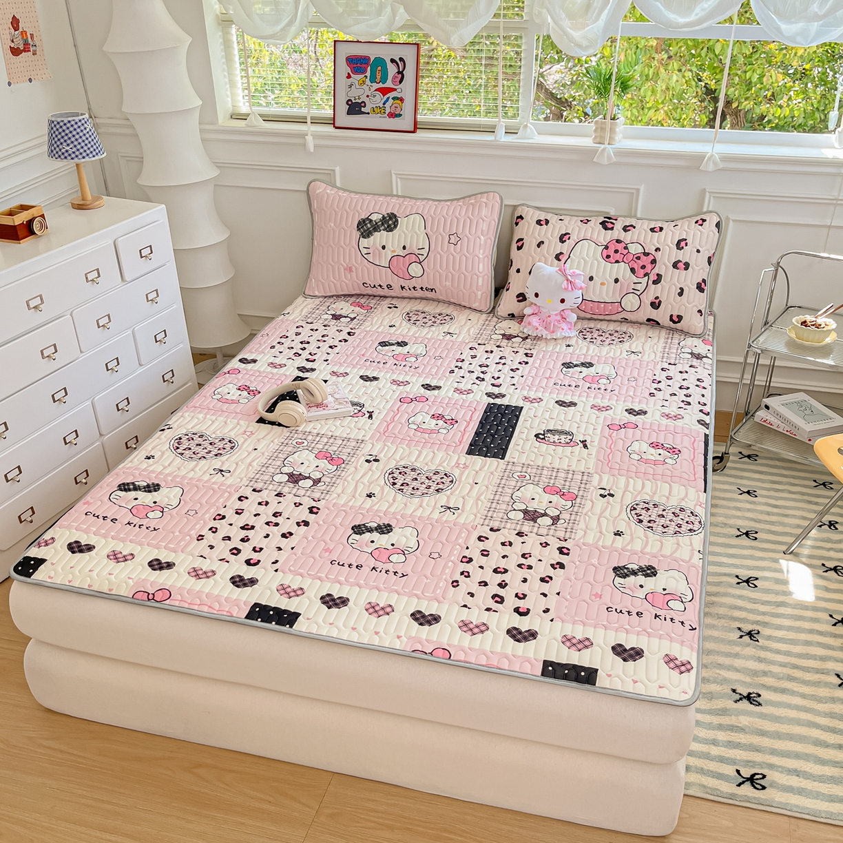 91家纺网 家纺一手货源 找家纺 摩妮卡 2026新款数码大版小清新乳胶凉席床席款三件套-场景一 心动收藏小屋