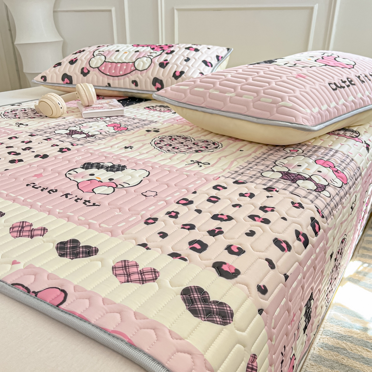 91家纺网 家纺一手货源 找家纺 摩妮卡 2026新款数码大版小清新乳胶凉席床席款三件套-场景一 心动收藏小屋