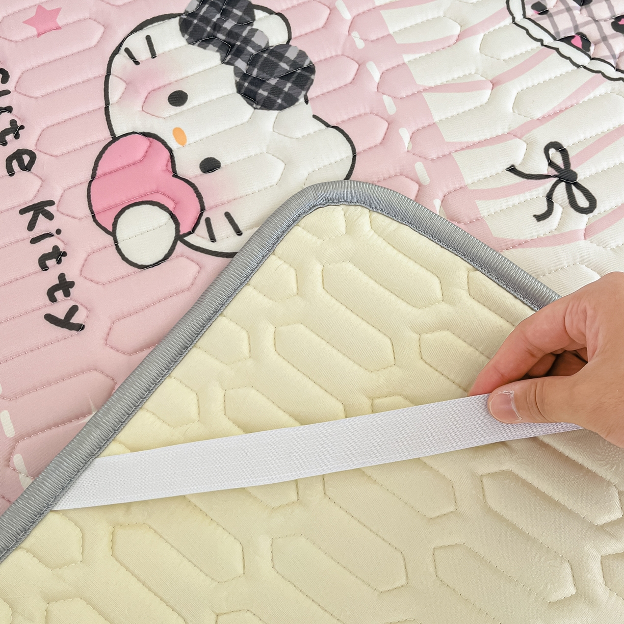 91家纺网 家纺一手货源 找家纺 摩妮卡 2026新款数码大版小清新乳胶凉席床席款三件套-场景一 心动收藏小屋