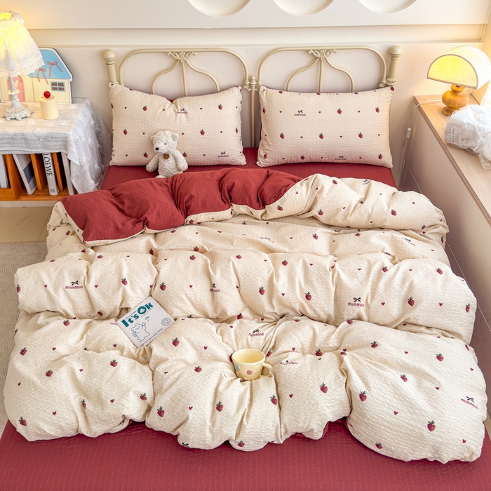 91家纺网 家纺一手货源 找家纺 梦舒阳家纺 新款泡芙棉双层纱四件套皱皱纱四季款泡芙纱四件套现货充足 草莓心