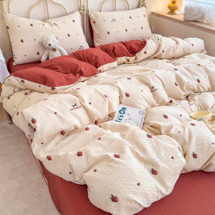 91家纺网 家纺一手货源 找家纺 梦舒阳家纺 新款泡芙棉双层纱四件套皱皱纱四季款泡芙纱四件套现货充足 草莓心