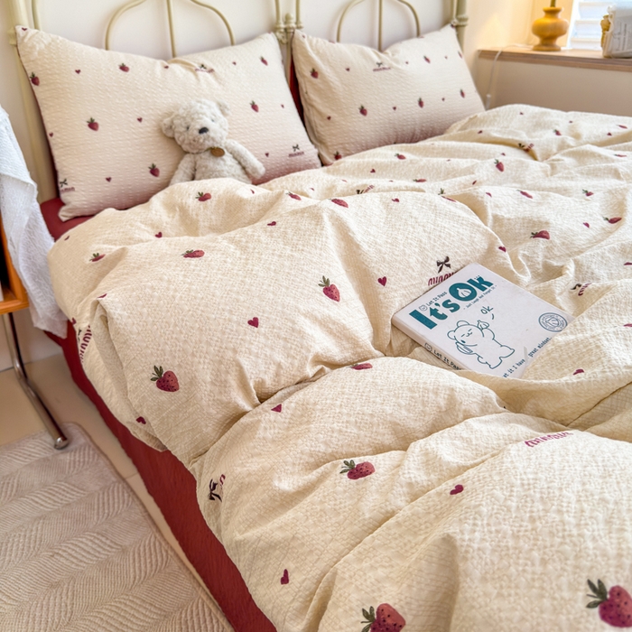 91家纺网 家纺一手货源 找家纺 梦舒阳家纺 新款泡芙棉双层纱四件套皱皱纱四季款泡芙纱四件套现货充足 草莓心