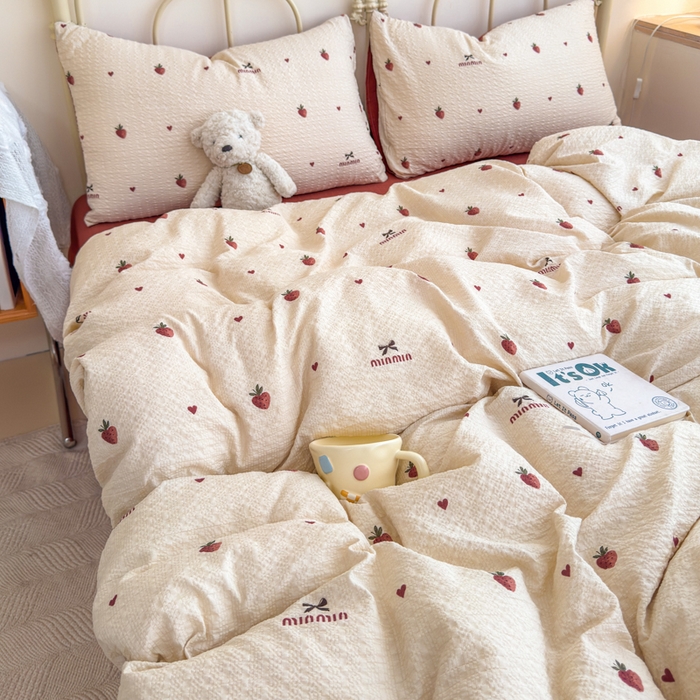 91家纺网 家纺一手货源 找家纺 梦舒阳家纺 新款泡芙棉双层纱四件套皱皱纱四季款泡芙纱四件套现货充足 草莓心