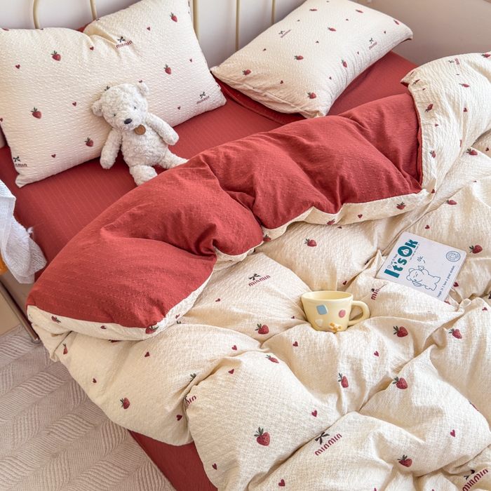 91家纺网 家纺一手货源 找家纺 梦舒阳家纺 新款泡芙棉双层纱四件套皱皱纱四季款泡芙纱四件套现货充足 草莓心