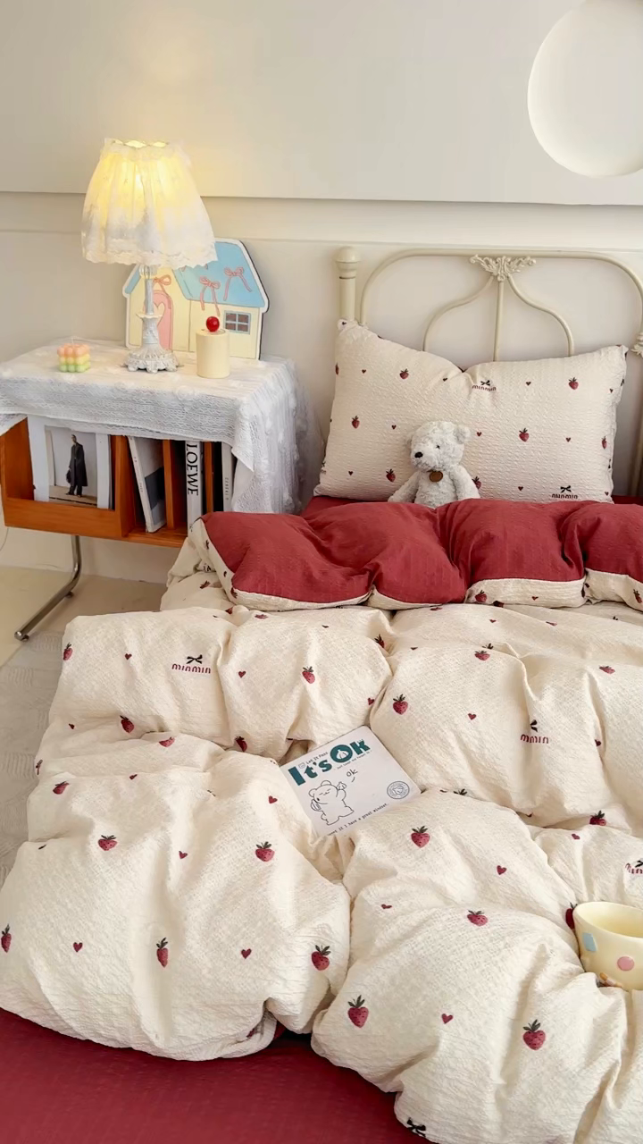 91家纺网 家纺一手货源 找家纺 梦舒阳家纺 新款泡芙棉双层纱四件套皱皱纱四季款泡芙纱四件套现货充足 草莓心