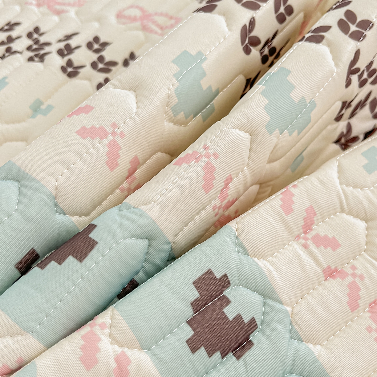 91家纺网 家纺一手货源 找家纺 摩妮卡 2026新款数码大版小清新乳胶凉席床席款三件套-场景一 友谊记忆片