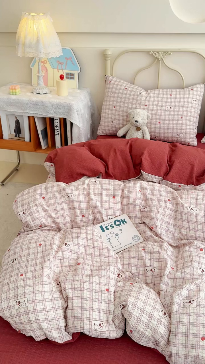 91家纺网 家纺一手货源 找家纺 梦舒阳家纺 新款泡芙棉双层纱四件套皱皱纱四季款泡芙纱四件套现货充足 苹果狗