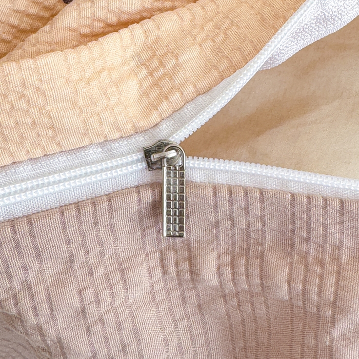 91家纺网 家纺一手货源 找家纺 梦舒阳家纺 新款泡芙棉双层纱四件套皱皱纱四季款泡芙纱四件套现货充足 曲奇猫