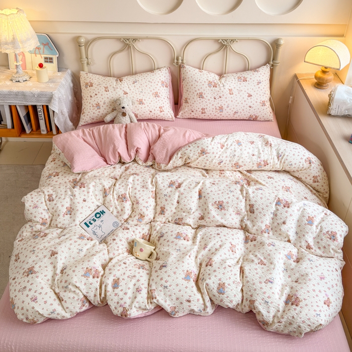 91家纺网 家纺一手货源 找家纺 梦舒阳家纺 新款泡芙棉双层纱四件套皱皱纱四季款泡芙纱四件套现货充足 生日熊