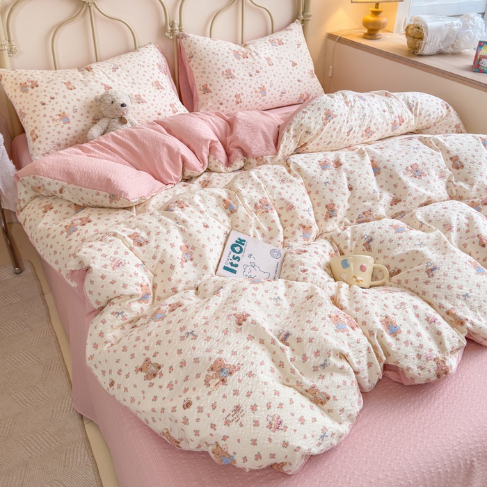 91家纺网 家纺一手货源 找家纺 梦舒阳家纺 新款泡芙棉双层纱四件套皱皱纱四季款泡芙纱四件套现货充足 生日熊