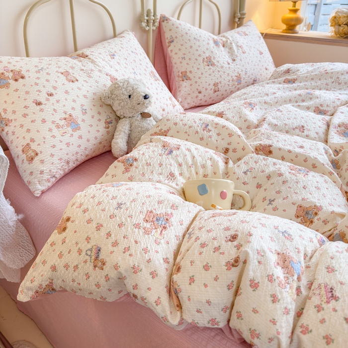 91家纺网 家纺一手货源 找家纺 梦舒阳家纺 新款泡芙棉双层纱四件套皱皱纱四季款泡芙纱四件套现货充足 生日熊