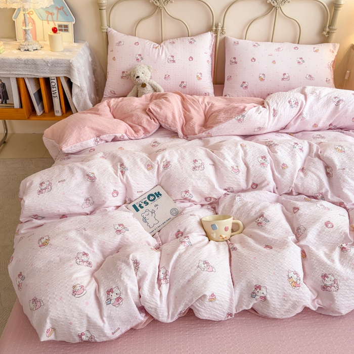 91家纺网 家纺一手货源 找家纺 梦舒阳家纺 新款泡芙棉双层纱四件套皱皱纱四季款泡芙纱四件套现货充足 杏粉猫咪