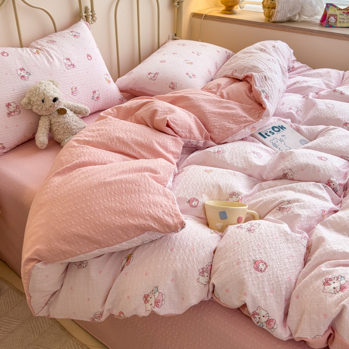 91家纺网 家纺一手货源 找家纺 梦舒阳家纺 新款泡芙棉双层纱四件套皱皱纱四季款泡芙纱四件套现货充足 杏粉猫咪