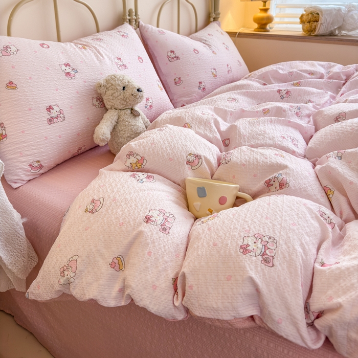 91家纺网 家纺一手货源 找家纺 梦舒阳家纺 新款泡芙棉双层纱四件套皱皱纱四季款泡芙纱四件套现货充足 杏粉猫咪