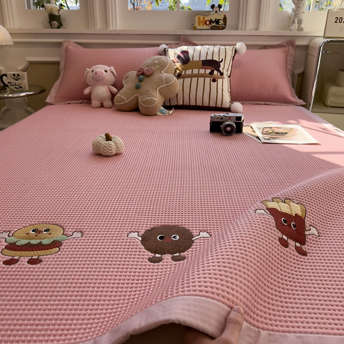 91家纺网 家纺一手货源 找家纺 莱家富 2026新款A类乙纶冰豆豆凉席冰丝席-华夫格绣花 可可喵派