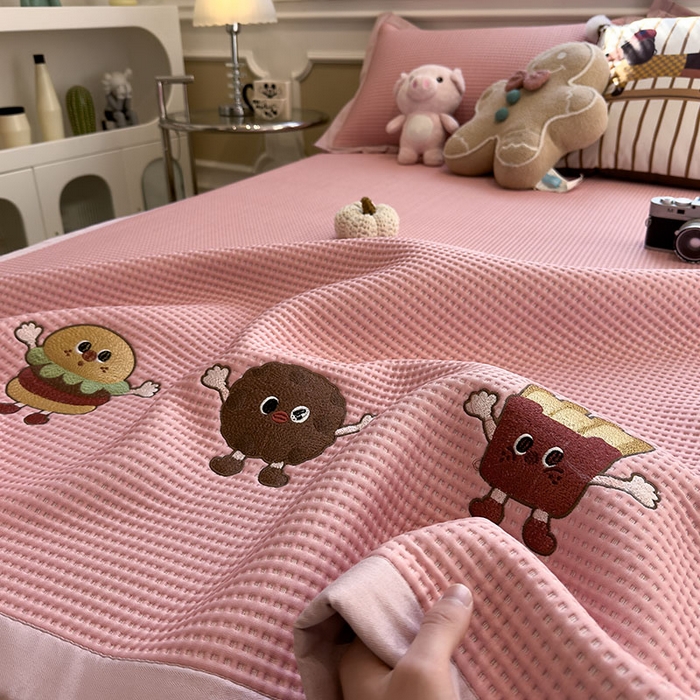 91家纺网 家纺一手货源 找家纺 莱家富 2026新款A类乙纶冰豆豆凉席冰丝席-华夫格绣花 可可喵派