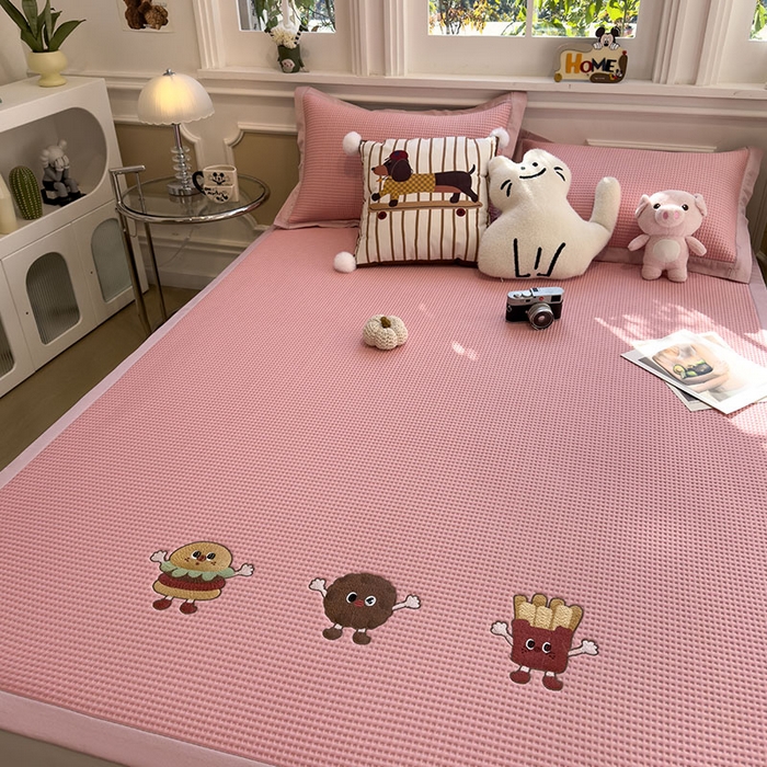 91家纺网 家纺一手货源 找家纺 莱家富 2026新款A类乙纶冰豆豆凉席冰丝席-华夫格绣花 可可喵派