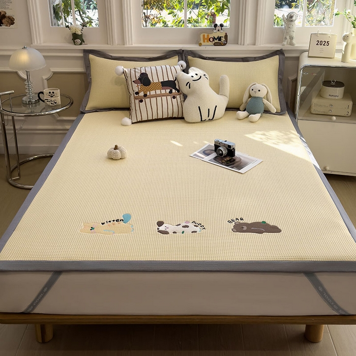 91家纺网 家纺一手货源 找家纺 莱家富 2026新款A类乙纶冰豆豆凉席冰丝席-华夫格绣花 懒懒小憩