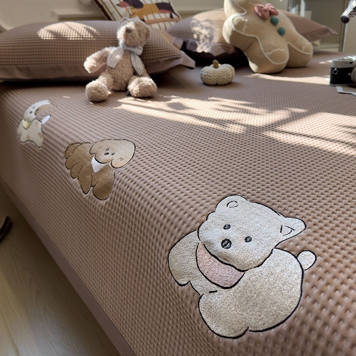 91家纺网 家纺一手货源 找家纺 莱家富 2026新款A类乙纶冰豆豆凉席冰丝席-华夫格绣花 躺躺岛-咖