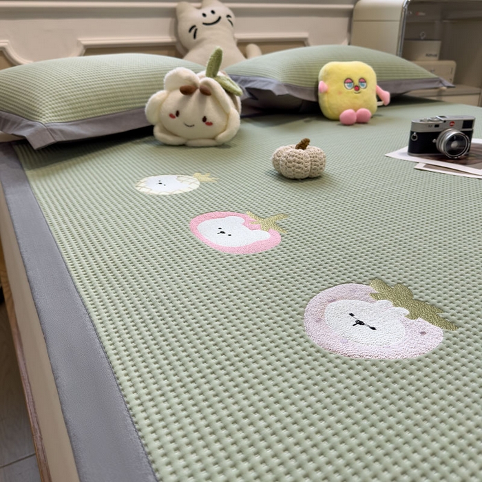 91家纺网 家纺一手货源 找家纺 莱家富 2026新款A类乙纶冰豆豆凉席冰丝席-华夫格绣花 奶冻喵-果绿