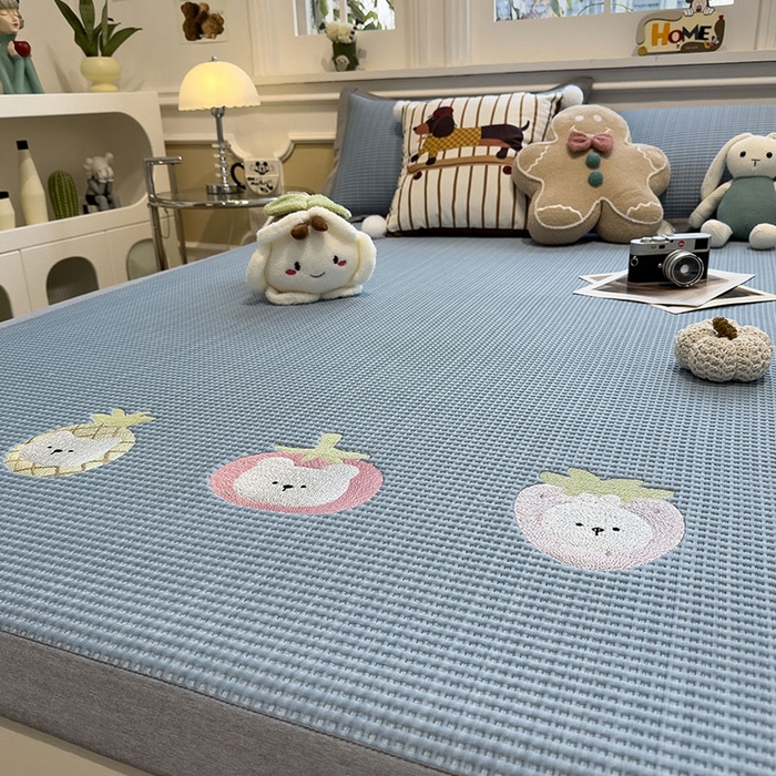 91家纺网 家纺一手货源 找家纺 莱家富 2026新款A类乙纶冰豆豆凉席冰丝席-华夫格绣花 奶冻喵-蓝