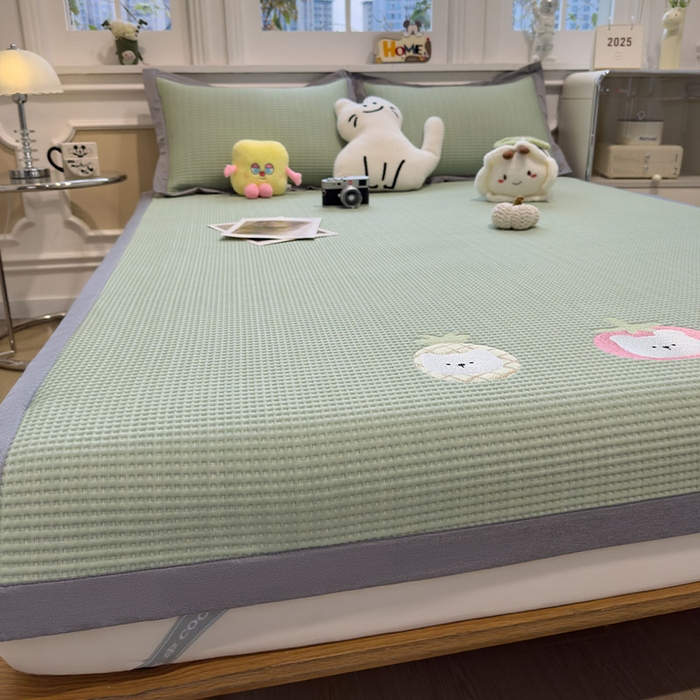 91家纺网 家纺一手货源 找家纺 莱家富 2026新款A类乙纶冰豆豆凉席冰丝席-华夫格绣花 奶冻喵-果绿