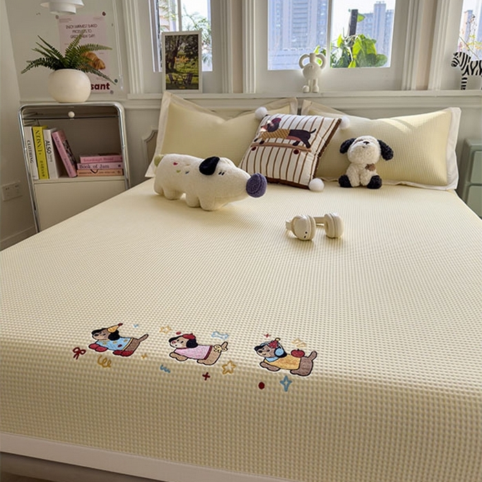 91家纺网 家纺一手货源 找家纺 莱家富 2026新款A类乙纶冰豆豆凉席冰丝席-华夫格绣花 趣味腊肠狗