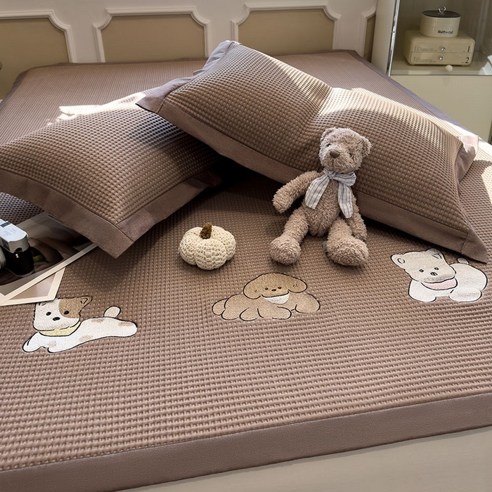 91家纺网 家纺一手货源 找家纺 莱家富 2026新款A类乙纶冰豆豆凉席冰丝席-华夫格绣花 躺躺岛-咖