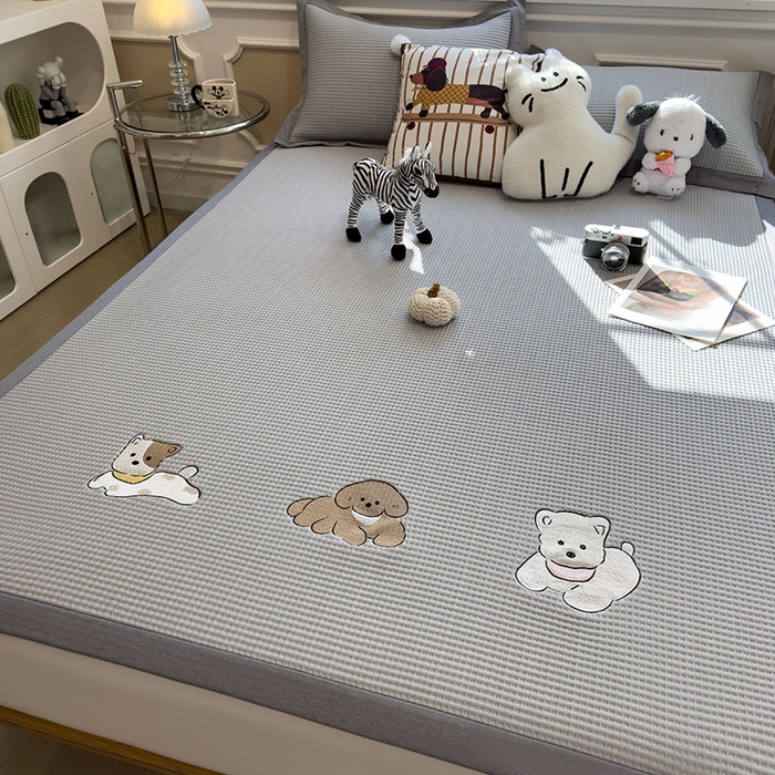 91家纺网 家纺一手货源 找家纺 莱家富 2026新款A类乙纶冰豆豆凉席冰丝席-华夫格绣花 躺躺岛-灰