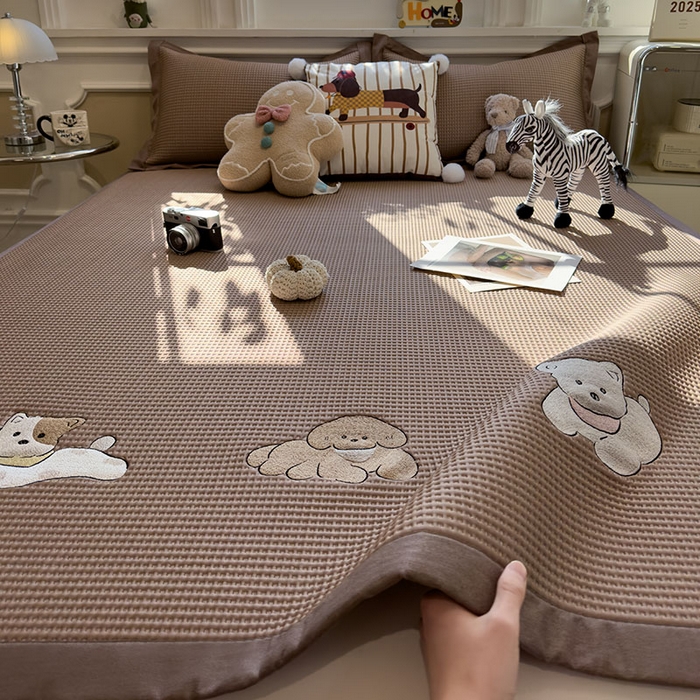 91家纺网 家纺一手货源 找家纺 莱家富 2026新款A类乙纶冰豆豆凉席冰丝席-华夫格绣花 躺躺岛-咖