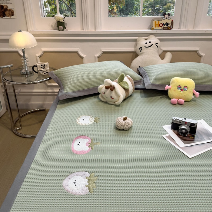 91家纺网 家纺一手货源 找家纺 莱家富 2026新款A类乙纶冰豆豆凉席冰丝席-华夫格绣花 奶冻喵-果绿