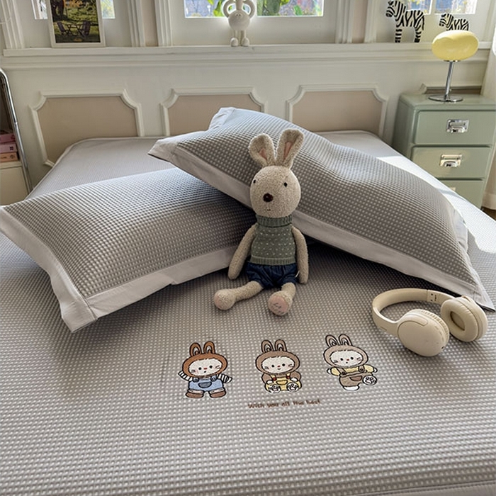 91家纺网 家纺一手货源 找家纺 莱家富 2026新款A类乙纶冰豆豆凉席冰丝席-华夫格绣花 兔免星人